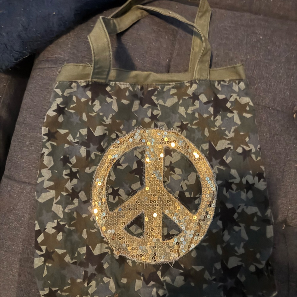 "Amazing Used Camo & Sequin Peace Sign Tote Bag - Unique Style!"